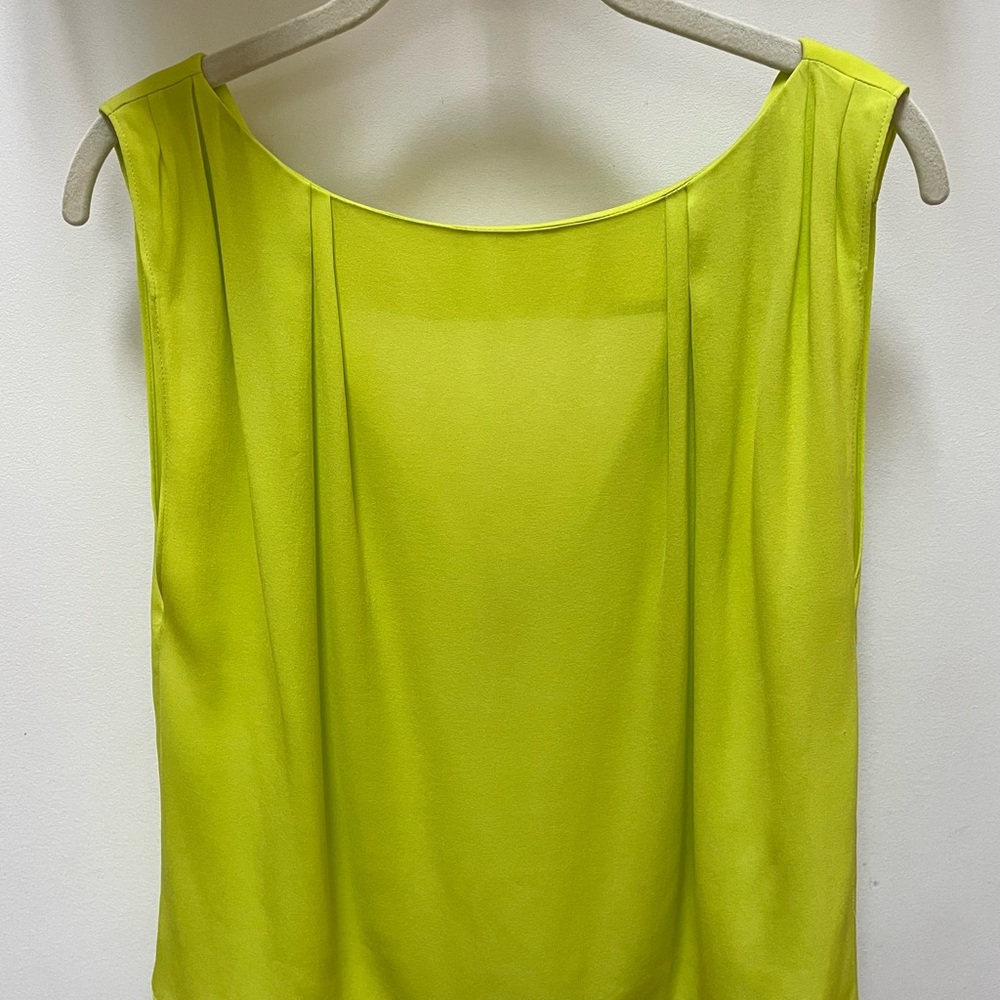 Alice + Olivia Gorgeous chartreuse silky tank. Flattering drape and details!
